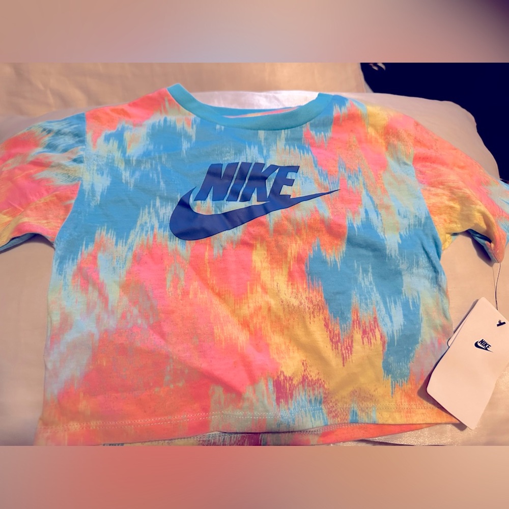Nike Tee, was apart of a set, don’t have the Pants!